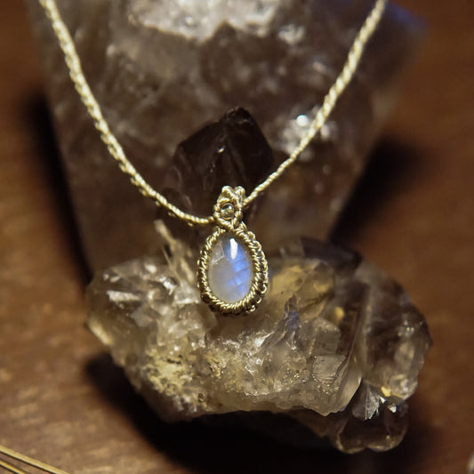 Mini Rainbow Moonstone Macrame image 0